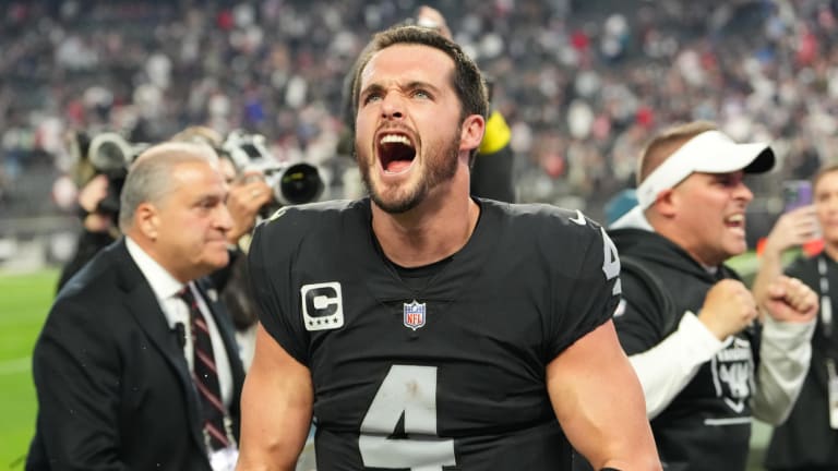 Raiders QB Derek Carr Leaves Team, Gifts Teammates Diamond Pendants