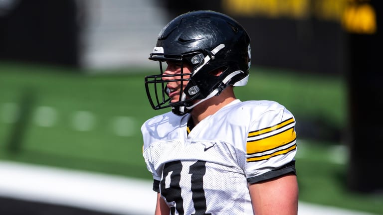 Packers take Iowa edge rusher Lukas Van Ness with 13th pick in draft -  Chicago Sun-Times