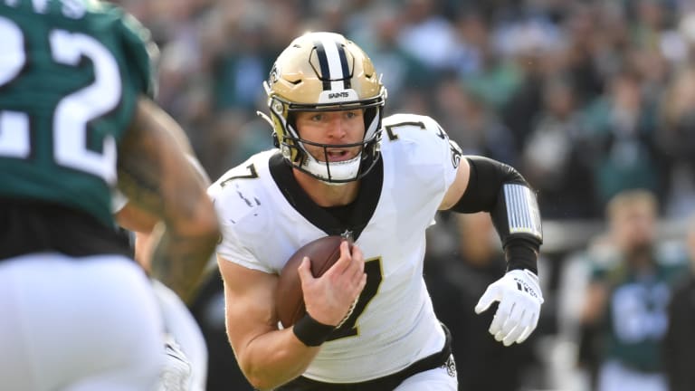 New Orleans Saints tight end Taysom Hill (7) runs through drills