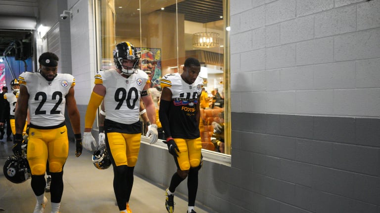 Pittsburgh Steelers reportedly to stay in the locker room for