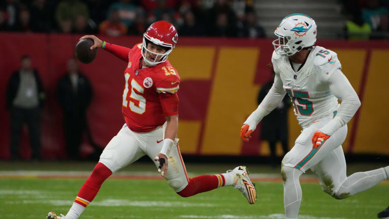 Chiefs Defeat Dolphins, 21-14, in the First-Ever NFL Game in Frankfurt,  Germany