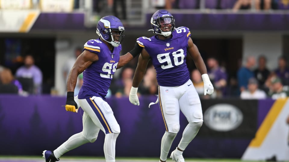 Minnesota Vikings linebacker D.J. Wonnum in action against the San