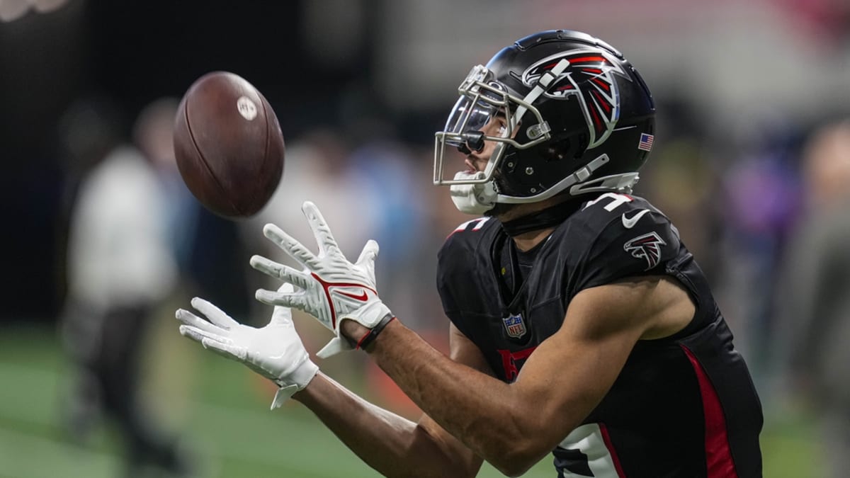 Falcons RB Bijan Robinson jukes Jags defender to infinity and