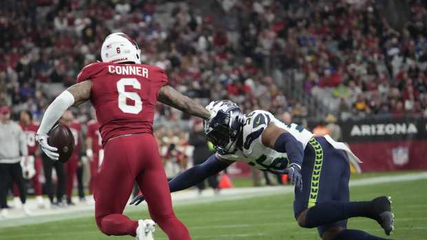 https://atozsports.com/.image/ar_16:9%2Cc_fill%2Ccs_srgb%2Cfl_progressive%2Cg_xy_center%2Cq_auto:good%2Cw_620%2Cx_1220%2Cy_676/MjA2ODY5NTM4MDExMDk2MTE1/james-conner-arizona-cardinals-running-back.jpg