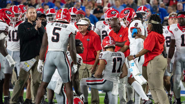 Kirby Smart hands Mark Stoops his flowers following Georgia's narrow Week 3 win over Kentucky
