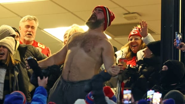 Jason Kelce's viral shirtless antics make a comeback at Chiefs' Super