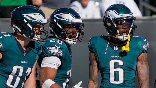 Eagles' DeVonta Smith still battling hamstring injury ahead of Week 11 vs. Commanders