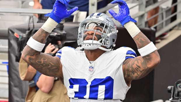 Seattle Seahawks linebacker Tyreke Smith (92) sacks Dallas Cowboys  quarterback Will Grier (15) during an NFL pre-season football game,  Saturday, Aug. 19, 2023 in Seattle. (AP Photo/Ben VanHouten Stock Photo -  Alamy