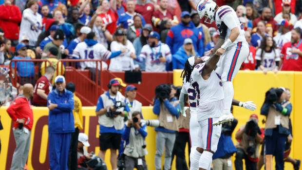 Raiders' Davante Adams blasts Buffalo Bills safety for 'unnecessary' hit in  blow out loss 