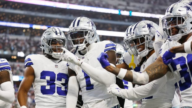 Dallas Cowboys defensive bak Donovan Wilson (6) jogs off the field after an  NFL football game against the Denver Broncos, Sunday, Nov. 7, 2021, in  Arlington, Texas. (AP Photo/Matt Patterson Stock Photo - Alamy