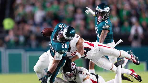 Saquon Barkley reacts to costly dropped pass in Eagles' 22-21 MNF loss to Falcons
