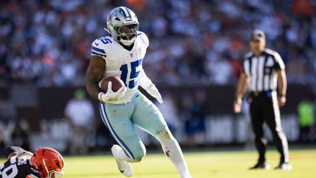Cowboys' reunion year with Ezekiel Elliott comes to an end in head-scratching  fashion ahead of Week 18
