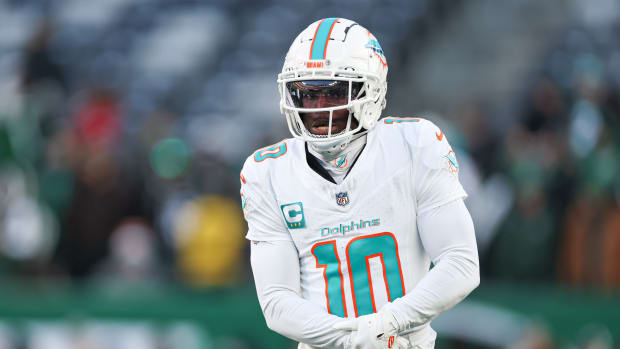 Miami Dolphins wide receiver Tyreek Hill (10) on the field before the game against the New York Jets at MetLife Stadium.