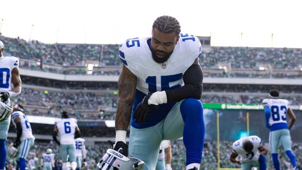 Dallas Cowboys running back Ezekiel Elliott (15) before action against the Philadelphia Eagles at Lincoln Financial Field.
