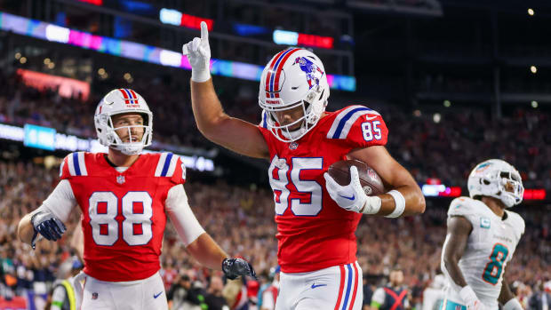 Patriots tight end Hunter Henry comments on Travis Kelce-Taylor Swift