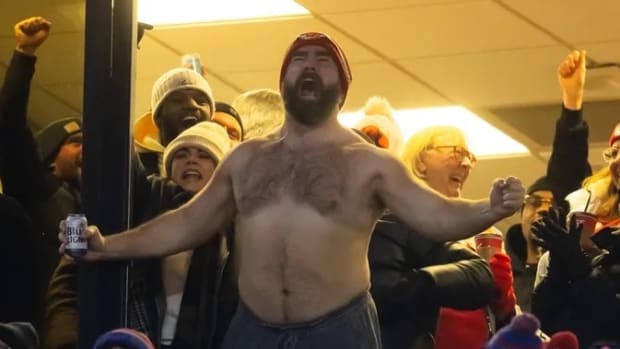 Jason Kelce's viral shirtless antics make a comeback at Chiefs' Super ...