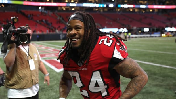 Falcons Re-Sign WR Darby, Place TE Hesse on IR in Practice Squad Moves, Arena