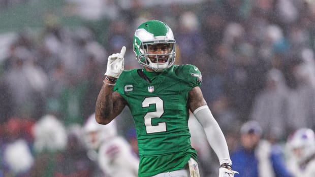 Eagles' Darius Slay speaks out on fan's trash can protest