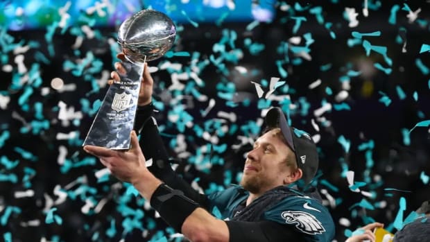 Las Vegas Sphere shows off Eagles' Super Bowl LII ring