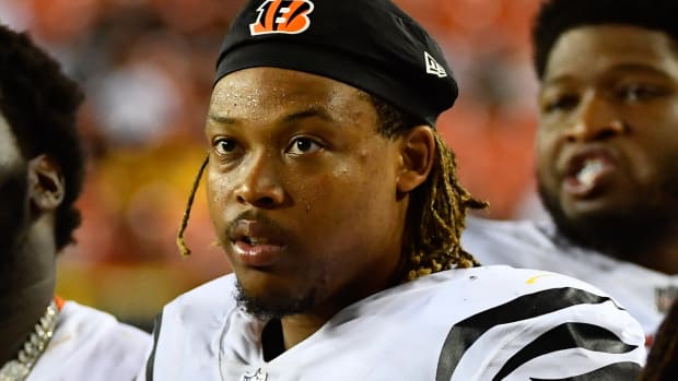 michael jordan playing defense