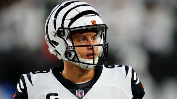 What Pros Wear: Joe Burrow's Riddell Speedflex Helmet - What Pros Wear