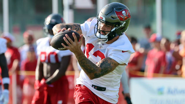 Bucs: Mike Evans has emotional meeting with fans