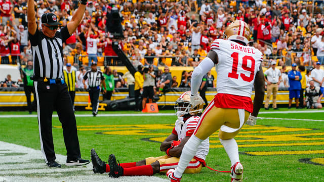 San Francisco 49ers linebacker Dre Greenlaw during an NFL football game  against the Los Angeles Rams in Santa Clara, Calif., Monday, Oct. 3, 2022.  (AP Photo/Jed Jacobsohn Stock Photo - Alamy