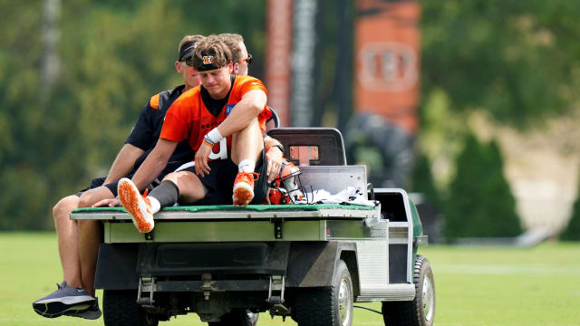 Injured Bengals QB Joe Burrow throws, runs in preseason warmup 