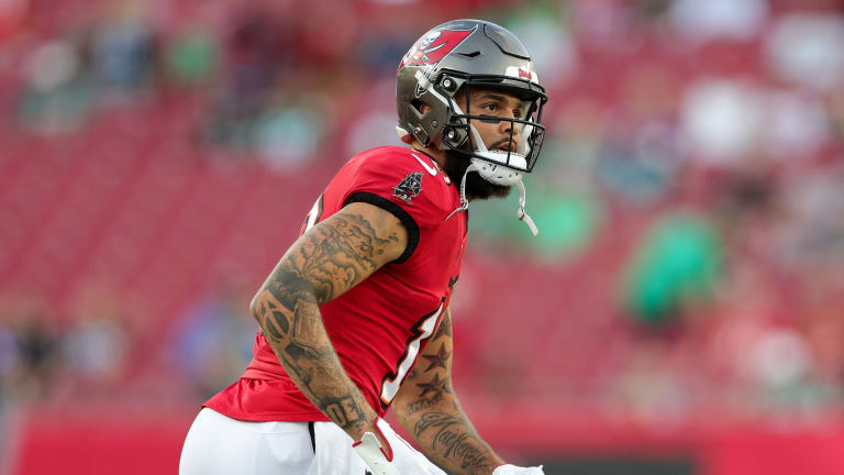 Bucs WR Mike Evans shows off NFL shield tattoo