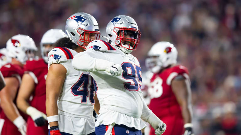 Patriots sign free agent defensive end Trey Flowers, who was on