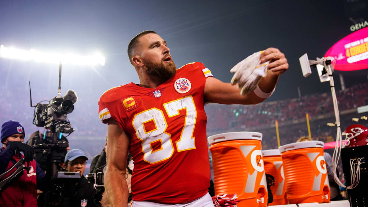 Travis Kelce's 'Smart Tactic' in New Photo Praised