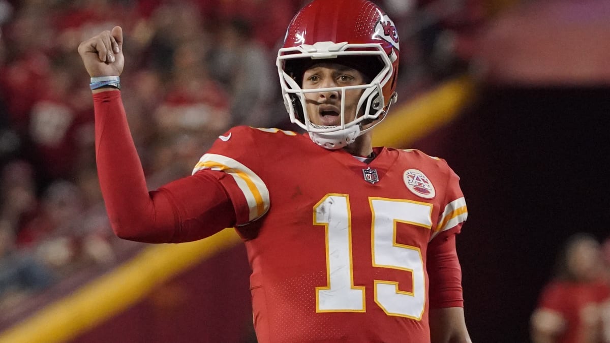 Patrick Mahomes, Chiefs break out 'Snow Globe' play in win over Raiders:  'The coaches let us have fun'