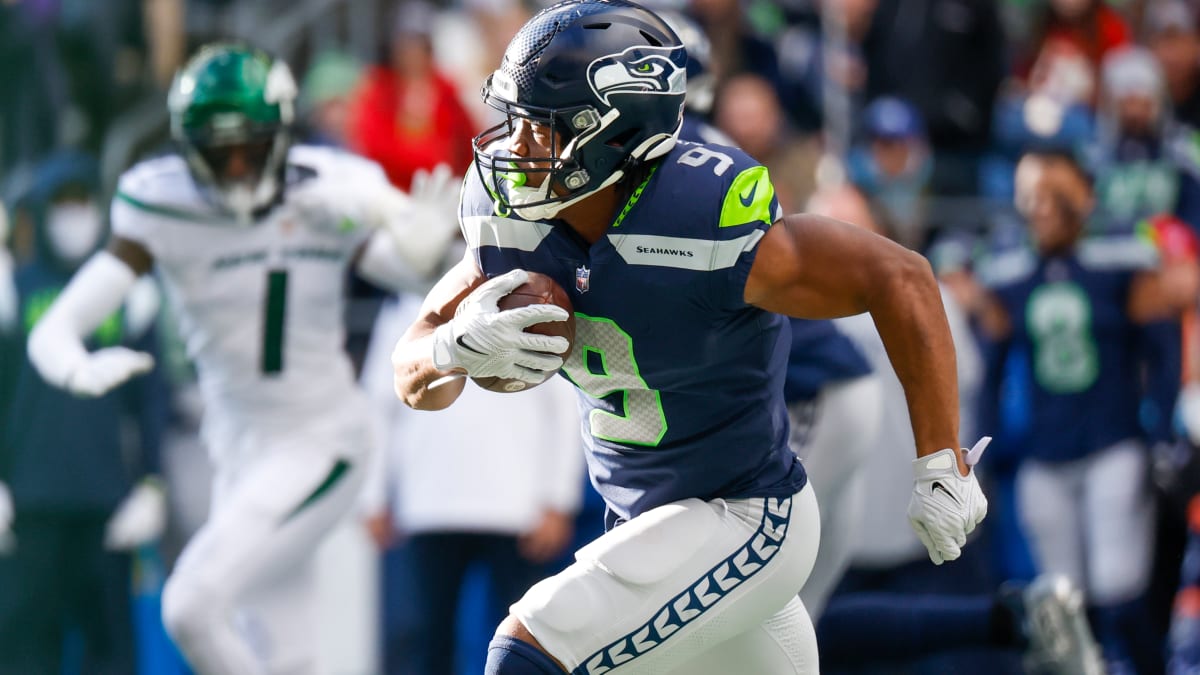 Seahawks RBs Kenneth Walker III, Zach Charbonnet dealing with