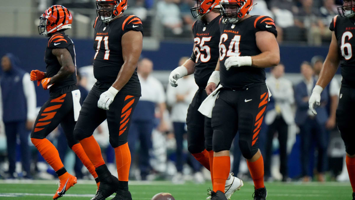 Cincinnati Bengals guard Alex Cappa (65) lines up for the play