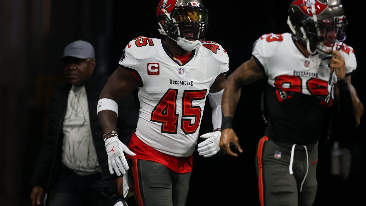 Buccaneers avoid Devin White drama as training camp starts - A to