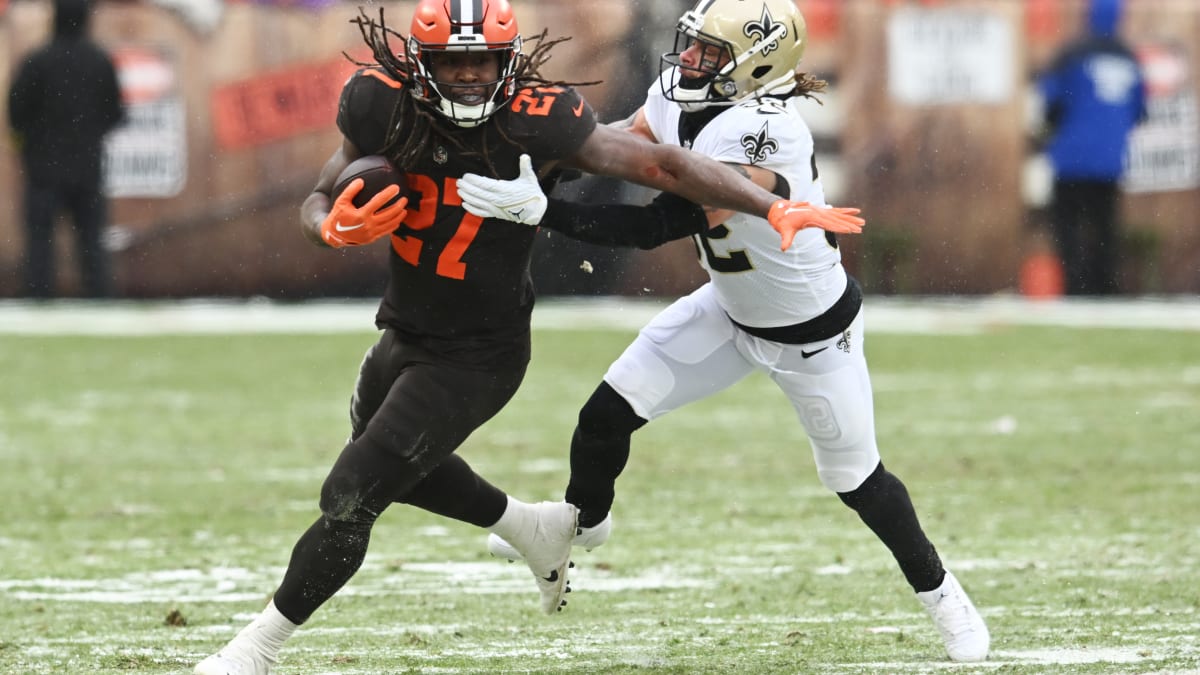 Browns RB Kareem Hunt practices after demanding trade