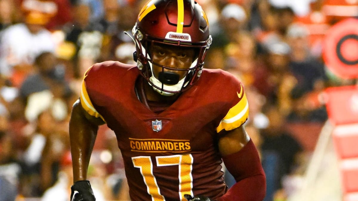 Washington Commanders wide receiver Terry McLaurin (17) during a