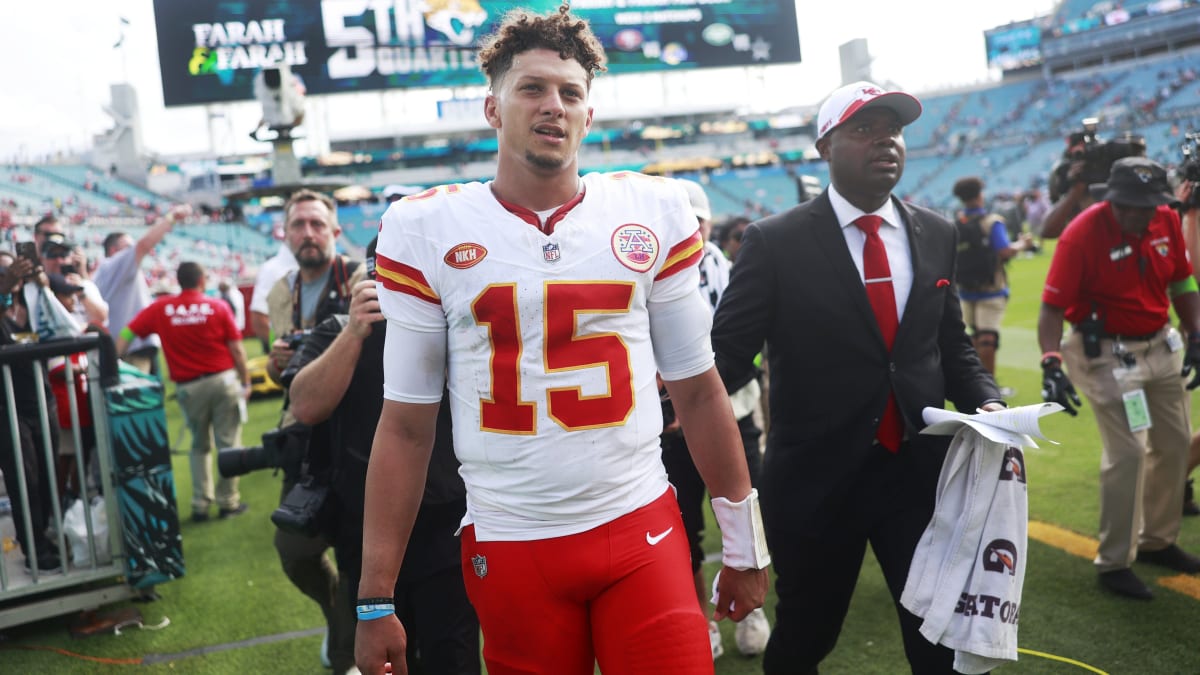 Chiefs roll at home against the Jaguars