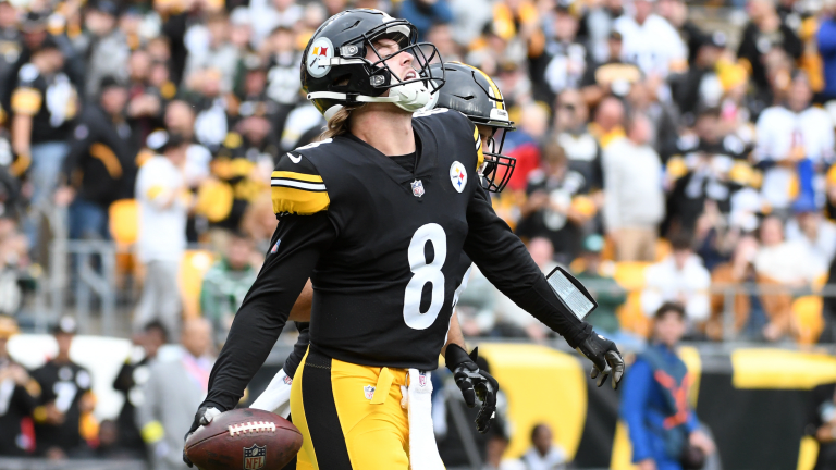 Kenny Pickett passes for 2 touchdowns as Pittsburgh Steelers top