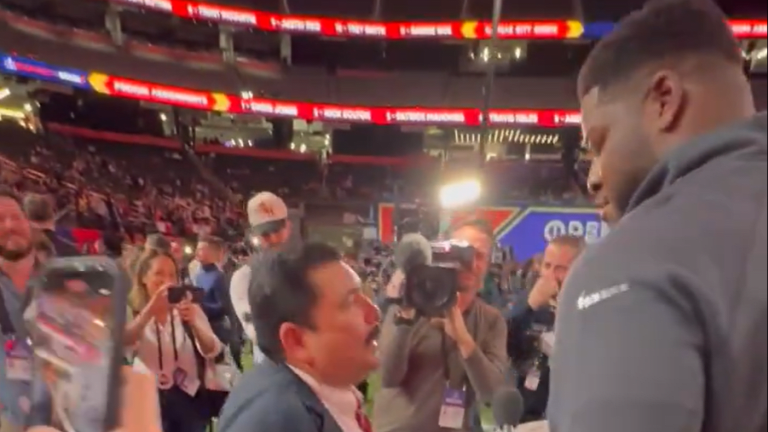 Former Tennessee Vols OL Trey Smith signs an autograph for a late-night ...