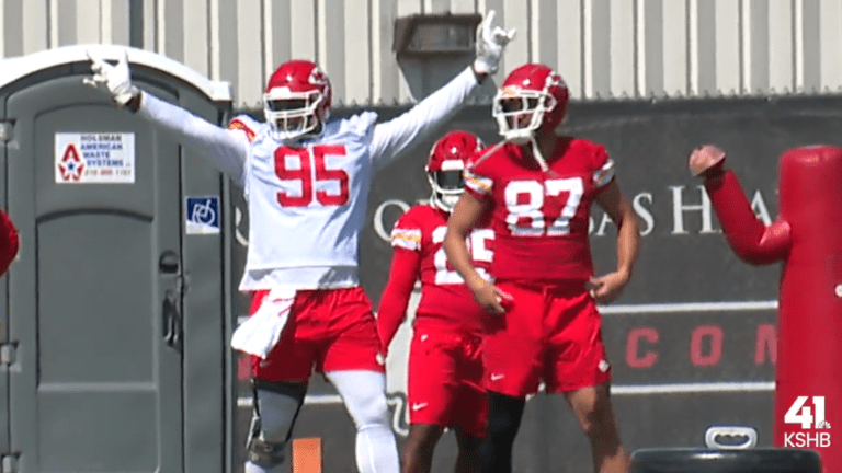 Chiefs TE Travis Kelce, DT Chris Jones will play Sunday