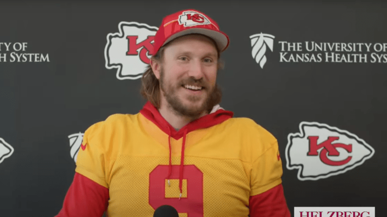 No place for Mahomes: Chiefs to start QB Blaine Gabbert