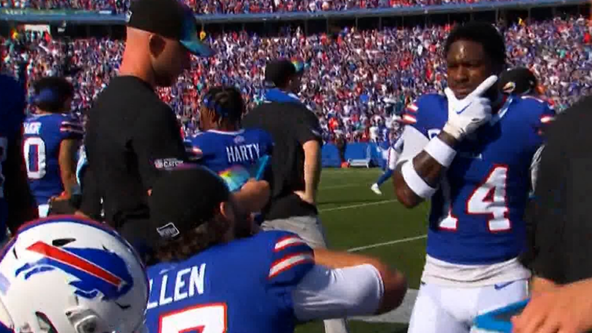 Bills' Josh Allen and Stefon Diggs troll the Dolphins in viral sideline  moment - A to Z Sports