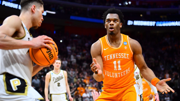 Tennessee Vols transfer forward Tobe Awaka lands with new program