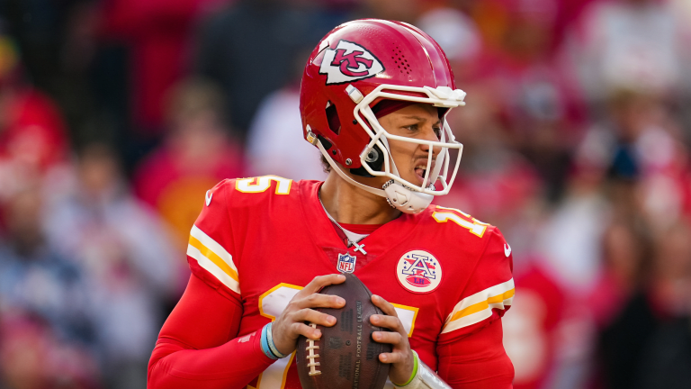 Former NFL superstar throws major shade at Chiefs QB Patrick Mahomes - A to  Z Sports