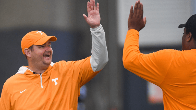 Key Tennessee Vols player officially announces return for 2024