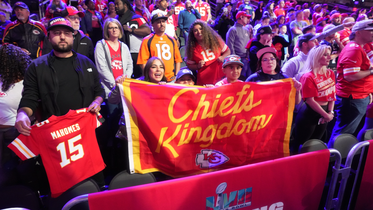 San Francisco Fans Put 49ers Shirt On Philly's Rocky Statue Ahead