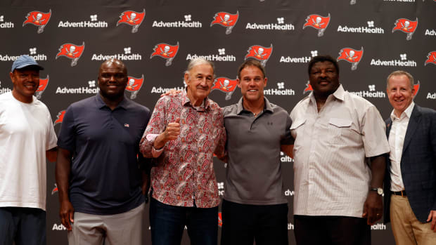 Tampa bay buccaneers ring of honor members outlet