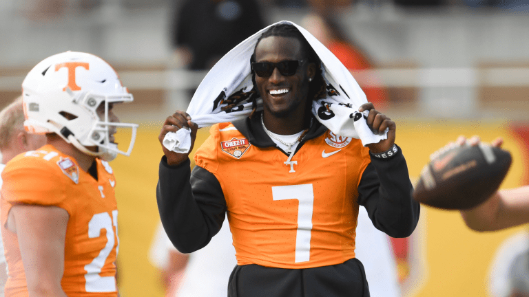 Tennessee volunteers deals football players