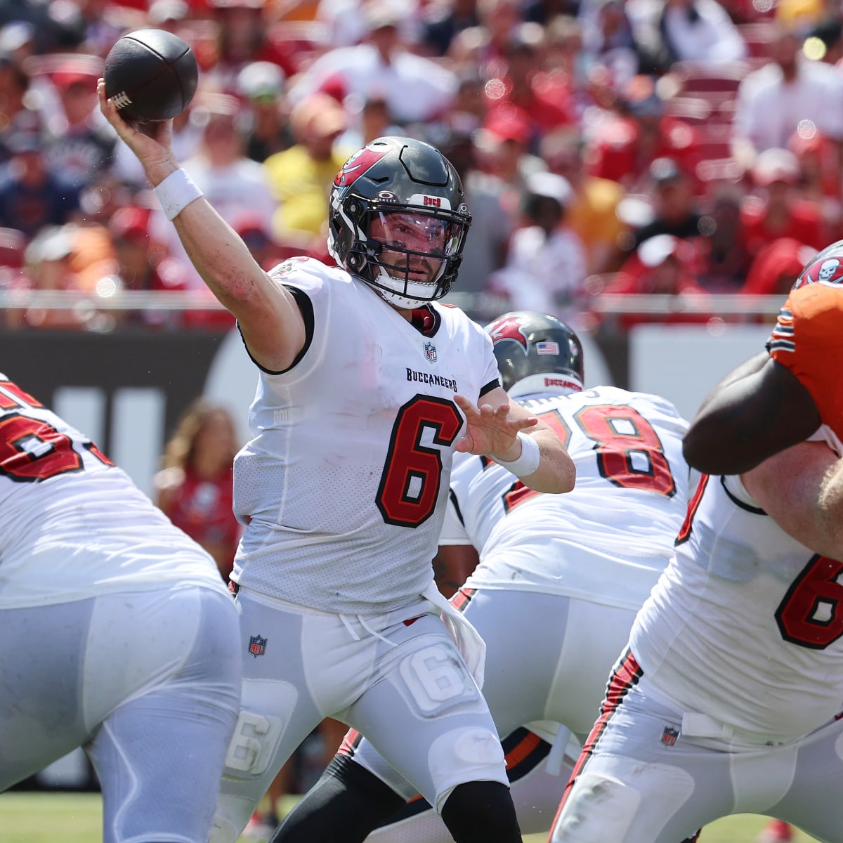 Baker Mayfield, Bucs keep Bears at bay